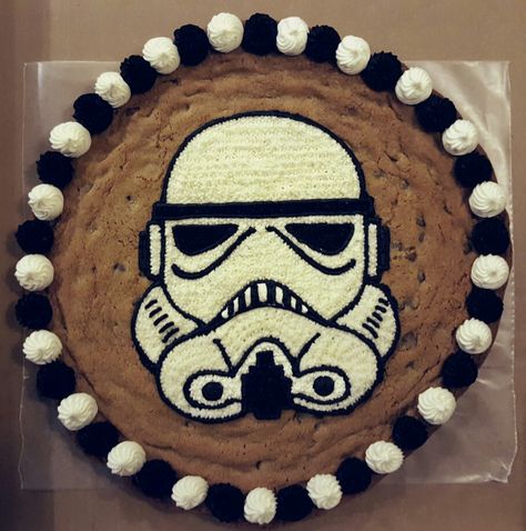 Storm Trooper cookie cake. Storm Trooper Cake, Birthday Cake Easy, Birthday Cake Diy, Star Wars Birthday Cake, Cake Designs For Boy, Cookie Cake Designs, Star Wars Cookies, New Birthday Cake, Cake Diy