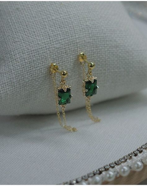 Green Emerald|Black Gemstone Earrings, Interlocking Earrings, 14K Gold Link Chain Cuff Earrings, Threader Earrings, Gothic Vintage Earrings by WithHerNYC on Etsy Chain Cuff Earrings, Ear Cuff Chain, Earring Cuff Chain, Earrings Gothic, Mini Stuff, Ear Chain, Gothic Vintage, Gold Link Chain, Baroque Pearl Earrings