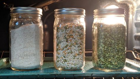 Canning With Vacuum Sealer, How To Vacuum Seal Mason Jars, Vacuum Seal Mason Jars, Mason Jar Vacuum Sealer, Vacuum Canning In A Jar, Mason Jar Vacuum Sealing, Mason Jar Vacuum Sealer Recipes, Vacuum Sealing Food In Jars, Vacuum Canning