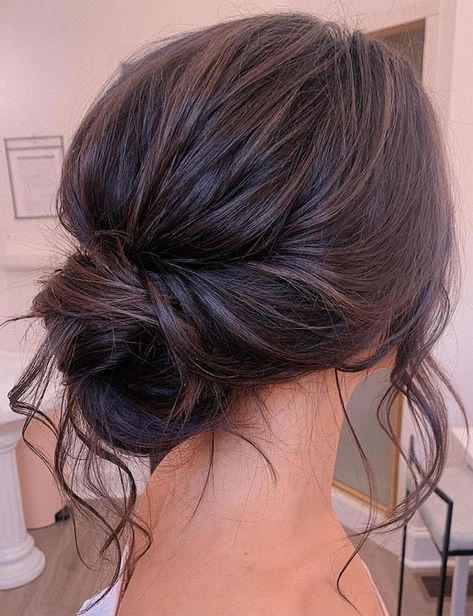 44 Messy updo hairstyles - The most romantic updo to get an elegant look Celebrity Bride Hairstyles, Grad Hairstyles, Messy Hair Updo, Wedding Hair Up, Simple Prom Hair, Guest Hair, Romantic Updo, Romantic Wedding Hair, Ball Hairstyles