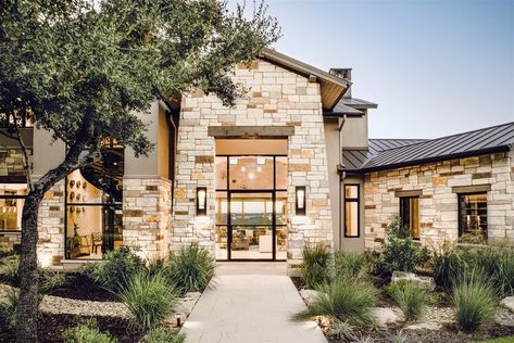 Modern Italian Farmhouse, Modern European Farmhouse, Luxury Ranch House Plans, Farmhouse Craftsman, Modern Home Designs, Modern Ranch House, Mountain Home Exterior, Stone Exterior Houses, Italian Farmhouse