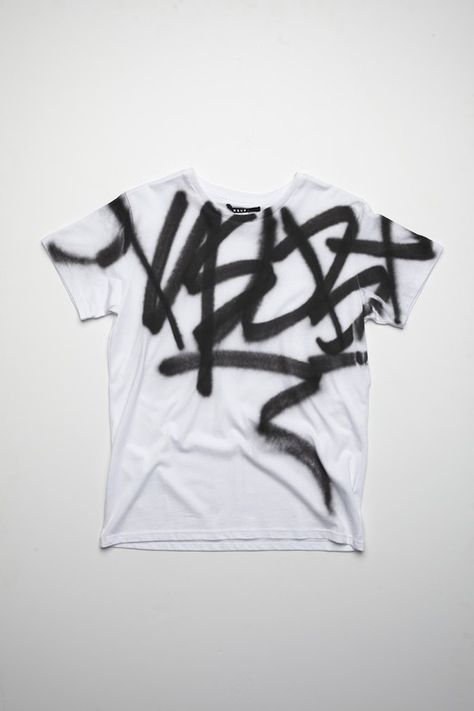 Spray Paint T Shirt, Graffiti On Clothes, Spray Painted Clothes, Spray Paint Clothes, Spray Paint Shirt, Graffiti Shirt, Shirt Painting, Paint Shirts, T Shirt Painting