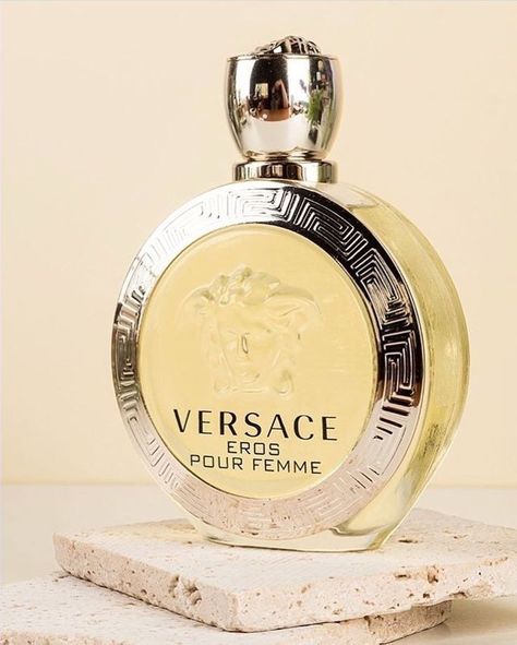 Perfume Versace Mujer, Versace Eros Perfume, Perfume Pictures, Versace Eros Pour Femme, Dior Fragrance, Versace Perfume, Perfume Bottle Design, Fragrances Perfume Woman, Perfume Collection Fragrance