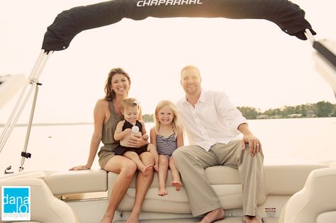 family portraits on a boat. These would be cute do at the family reunion, in portions! Large Family Photography, Boat Photoshoot, Family Boats, Christmas Card Pictures, Summer Family Photos, Cute Engagement Photos, Boat Pics, Family Christmas Pictures, Business Photoshoot