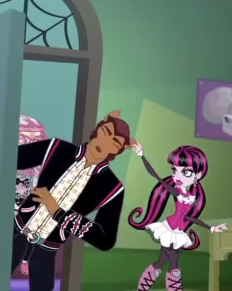 Draculora And Clawd Wolf, Clawd Wolf Costume, Group Pfp 4 People Funny, Monster High Draculaura And Clawd Wolf, Draculaura And Clawd Wolf Costume, Clawd And Draculara Monster High, Draculaura And Claude, Clawd X Draculaura, Draculaura And Clawd Wolf Matching Pfp