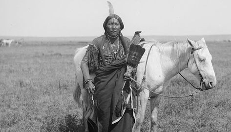 Though many know Texas history, Texas Hill Country Native Americans are only briefly discussed. Discover the tribes of the area and what they did. Comanche Tribe, Comanche Warrior, Comanche Indians, Quanah Parker, Thomas Carlyle, Native American Horses, Native American Woman, American Photo, Native American Pictures