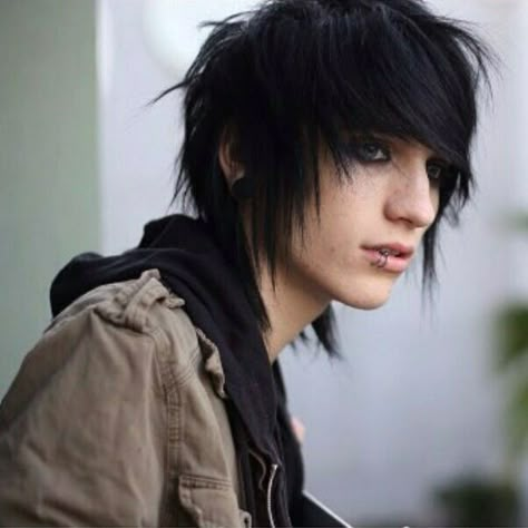 Johnnie Guilbert Emo Haircut, Emo Mode, Short Emo Hair, Emo Hairstyles For Guys, Scene Haircuts, Emo Boy Hair, Emo Haircuts, Emo Hairstyle, Emo Hairstyles