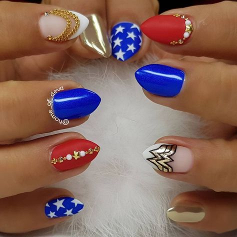 Wonder Woman Nail Art | nail art design ideas | nail art for short nails | superhero nail art | #nailart Wonder Woman Nails, Superhero Nails, Marvel Nails, Pretty Nails Glitter, Gel Nails At Home, At Home Diy, Short Nail, Pedicure Nail Art, Short Nail Designs