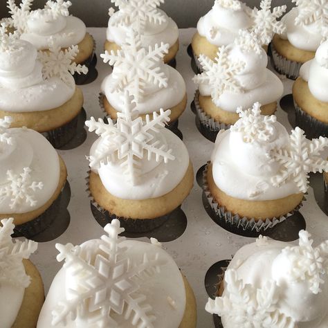 Snowflake Cupcakes, Cupcakes Christmas, Cake Stuff, Cupcake Bouquet, Christmas Cupcakes, Cupcake, Muffins, Cake, Christmas