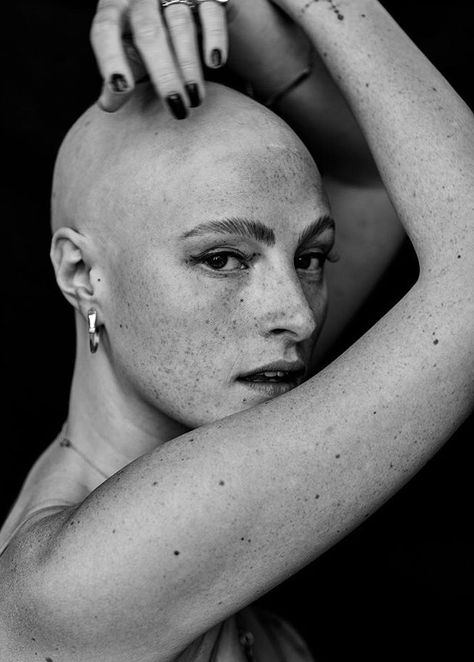 Alopecia Hairstyles, Shaved Head Women, Shave My Head, Bald Girl, Bald Women, Bald Heads, Photoshoot Themes, Shaved Head, Black And White Portraits