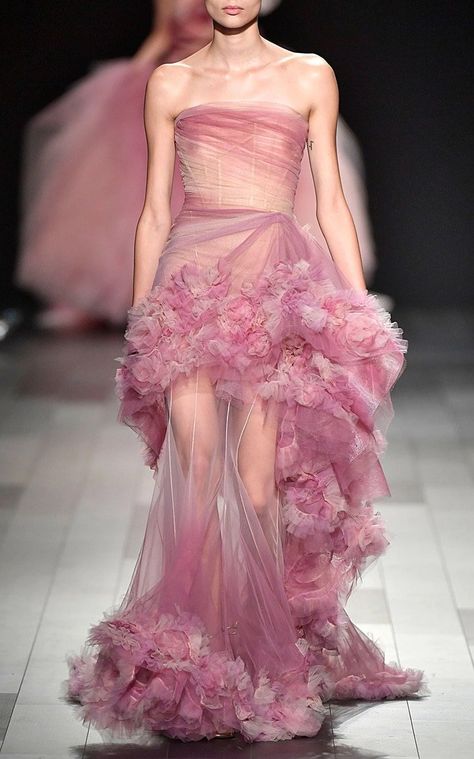 Marchesa Spring, Runway Fashion Couture, Runway Outfits, Atelier Versace, Looks Party, Ruffled Maxi Dress, Marchesa, Mode Inspiration, Fancy Dresses