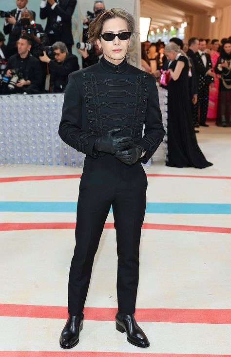 Met Gala Men Outfit, Met Gala Outfits Men, Prom Man, Mint Gown, Met Gala Outfits, Event Fashion, Blush Gown, Two Piece Gown, Black Louis Vuitton