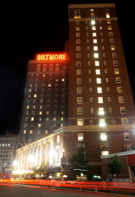 Providence Biltmore Hotel (Providence, RI); Source: PWCVB. Built in 1922. It was designed by New York City architectural firm Warren & Wetmore, who also designed Grand Central Terminal. Traymore Hotel, Biltmore Hotel Miami, Biltmore Hotel, Edison Hotel New York, Broadmoor Hotel, Divine Providence, Rhode Island History, Grand Central Terminal, Haunted Places