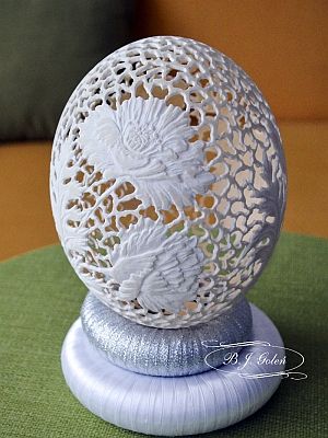 european egg art i carved ostrich egg, pisanka Shell Carving, Emu Egg, Egg Artistry, Ostrich Egg, Egg Shell Art, Easter Egg Art, Carved Eggs, Pysanky Eggs, Shell Mosaic