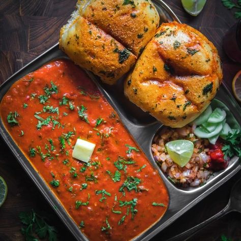 Pav Bhaji Aesthetic, Pav Bhaji Photography, Pav Bhaji Recipe, Foodie Lover, Veg Restaurant, Food Map, Bhaji Recipe, Pav Bhaji, Food Lab