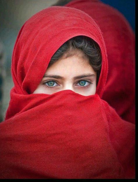 Afghan Beauty, Afghan Women, Dilip Kumar, Amazing Eyes, Afghan Girl, Steve Mccurry, Beautiful Scarf, Most Beautiful Eyes, We Are The World