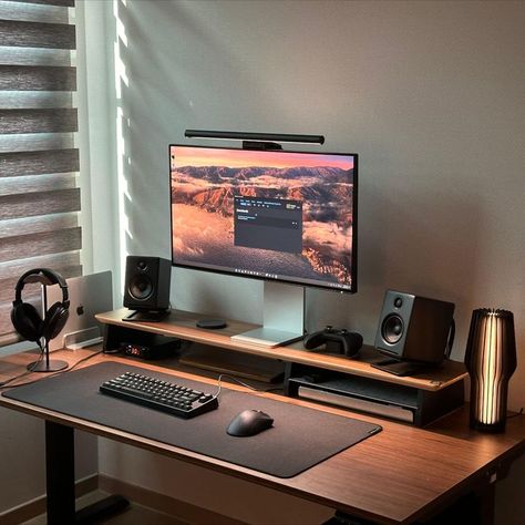 A minimal desk setup featuring a walnut desk, warm ambient lighting, and organized peripherals, creating a cozy and inviting home office space. Minimal Home Office, Minimalist Office Desk, Minimal Desk Setup, Minimal Workspace, Games Room Inspiration, Minimal Desk, Dream Desk, Study Desk Decor, Computer Desk Setup