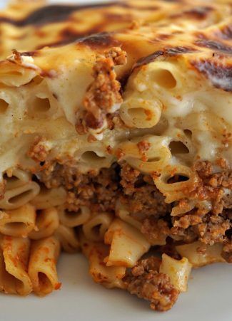 Authentic Greek Pasticcio (Pastitsio) - BELGIAN FOODIE Pasticcio Recipe, Greek Pastitsio, Greek Stuffed Peppers, Pasta With Meat Sauce, Greek Cheese, Greek Cooking, Greek Dishes, Greek Recipes, Mediterranean Recipes