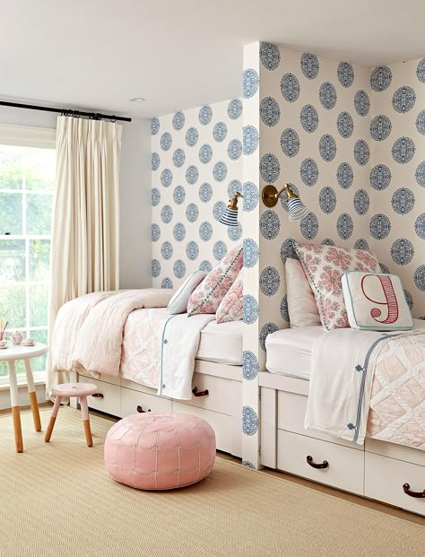 These Shared Bedroom Ideas for Small Rooms Double Up on Storage and Style Shared Bedroom Ideas, Small Shared Bedroom, Shared Girls Room, Sister Room, Kids Shared Bedroom, Shared Girls Bedroom, Two Twin Beds, Shared Bedroom, Twin Beds