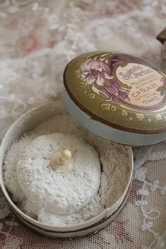 Victorian Boutique, Powder Aesthetic, Vintage Parfum, Dusting Powder, Powder Box, Vintage Cosmetics, Vintage Soul, Vintage Makeup, Princess Aesthetic