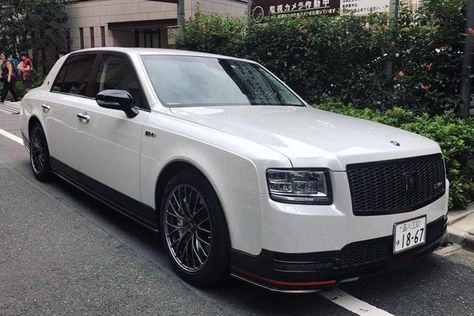 Toyota Century GRMN Is Literally A Dream Come True Rolls Royce Car, Toyota Century, Luxury Supercars, Cool Truck Accessories, Royce Car, Crazy Person, Aesthetic Cool, Lexus Cars, Rolls Royce Phantom