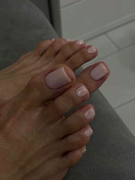 Milky Pink Nails, Kutek Disney, Milky Pink, Gel Toe Nails, Nagellack Trends, Toe Nail Color, Summer Toe Nails, Casual Nails, Toe Nail Designs