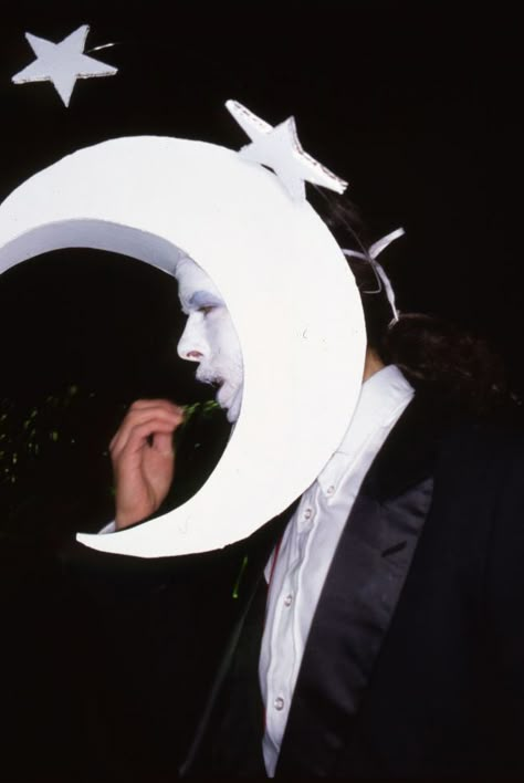 vintage halloween costumes - man dressed as the moon 1980s Halloween Costume, Pop Culture Costumes, Mens Halloween Costumes Diy, Vintage Halloween Costumes, 1980s New York, Space Costumes, Moon Costume, Classic Halloween Costumes, What Is Halloween