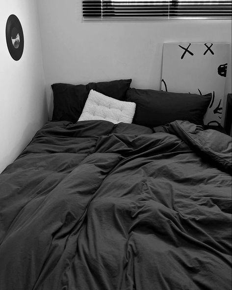 Birthday Decoration Ideas, Bedroom Birthday, Monochrome Bedroom, Messy Bed, Uni Room, Teen Boy Bedroom, Bedroom Idea, Single Bedroom, Black Bedroom