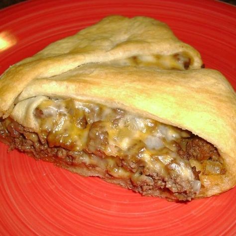 This is another one of our family favorites!  So easy to make and tastes delicious!! Cheeseburger Pie, Crescent Recipes, Crescent Roll Recipes, Hamburger Recipes, Ritz Crackers, Crescent Rolls, Beef Dishes, Rolls Recipe, Ground Beef Recipes