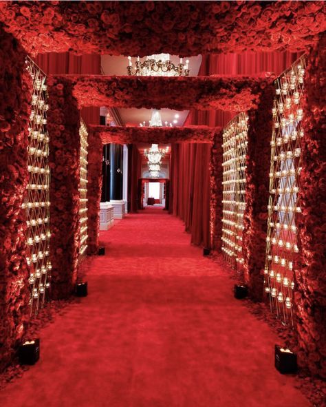 Walima Stage, Wedding Pathway, Sangeet Theme, Beach Wedding Setup, Asian Wedding Decor, Reception Stage Decor, Night Wedding Decor, Royal Decorations, Create Wedding Invitations