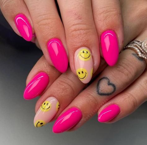 Smiley Face Nails, Face Nails, Cute Gel Nails, Nails 2023, Easter Nails, Smiley Faces, Get Nails, Funky Nails, Short Acrylic Nails