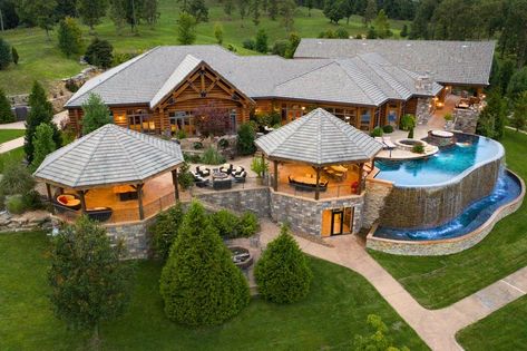 Huge Houses, Water Playground, Ranches For Sale, Jacuzzi Outdoor, Spa Like Bathroom, Horse Ranch, Expensive Houses, Country Estate, Beautiful Lakes