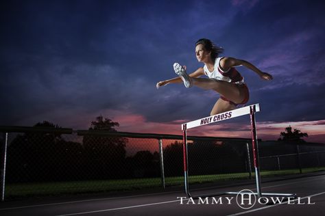 Track Pictures, Senior Pictures Sports, Senior Photoshoot, Kids Running, Sports Photography, Senior Photography, Track And Field, Senior Photos, Senior Portraits