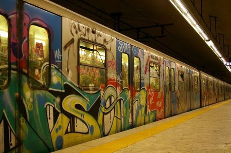 Train Graffiti Seen Graffiti, Train Graffiti, New York Graffiti, Sidewalk Chalk Art, Sidewalk Art, Subway Train, 3d Street Art, Graffiti Wallpaper, Nyc Subway