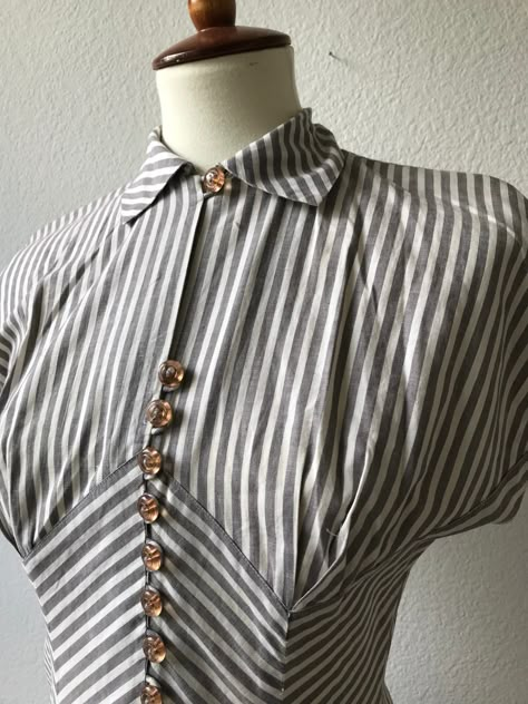 Size xs  Bust 17 in Waist 13 in Excellent condition! 30s Dress, 1940s Outfits, 50s Outfits, Fashion 1940s, 40s Fashion, 1940s Dresses, Vestidos Vintage, How To Make Clothes, Fashion Advertising