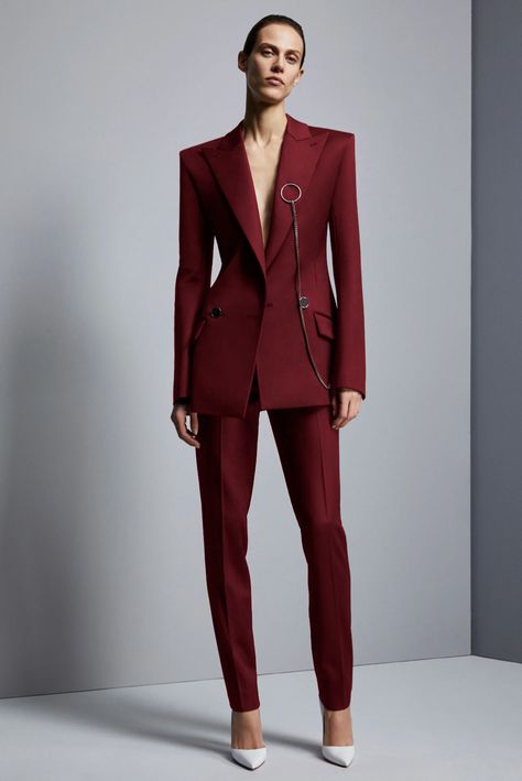 Mugler Pre-Fall 2017 Collection - Vogue Prom Jacket, Winter Style Guide, Woman Suit Fashion, Red Suit, Cocktail Attire, Fashion Tips For Women, Business Attire, Suit Fashion, Designer Suits