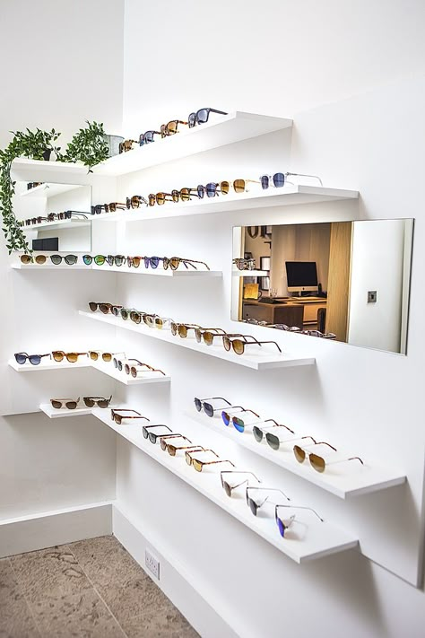 Glasses Shelf, Eyewear Retail, Eyewear Shop Design, Display Shelf Design, Optical Display, Eyewear Store Design, Shoe Store Design, Optometry Office, Store Shelves Design