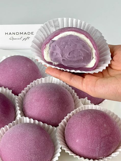 Mochi Aesthetic Food, Resep Mochi, Mochi Aesthetic, Mochi Recipe, Mochi Ice Cream, Delicacy Food, Food Therapy, Starbucks Recipes, Food Drinks Dessert