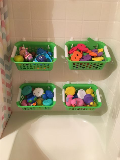 Bath Toys Organization, Kids Bath Toys Storage, Dollar Tree Montessori Activities, Diy Bath Toy Storage, Toy Organization Ideas For Bedroom, Dollar Tree Toy Storage, Bath Toy Storage Ideas, Bathroom Toy Storage Ideas, Diy Toy Bin