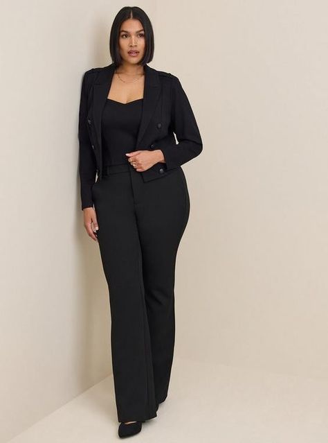 Psychologist Outfit, Power Suits For Women, Curvy Work Outfit, Corporate Core, Style Development, Clothing Aesthetics, Secretary Outfits, Military Blazer, Executive Woman