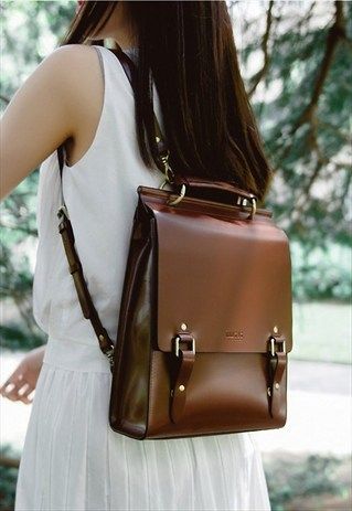 Dark Academia Bag, Elegant Backpacks, Urban Backpack, Vintage Retro Clothing, Backpack Outfit, My Style Bags, Brown Backpacks, Brown Leather Backpack, Laptop Bag For Women