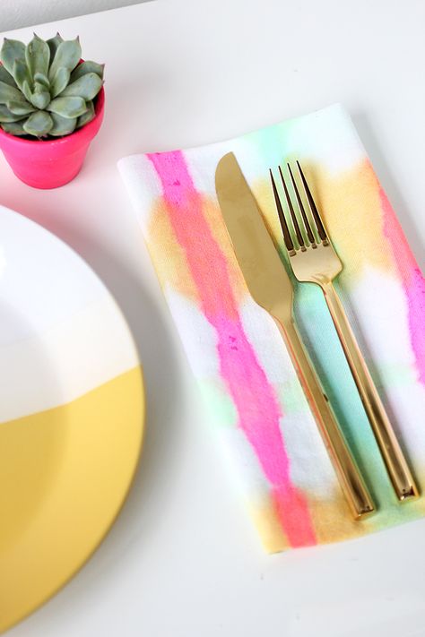 » MY DIY | Tie-Dyed Watercolor Napkins Do It Yourself Quotes, Napkin Ideas, Ty Dye, I Spy Diy, Spring Dinner, Diy Tie, Tie Dye Diy, Spring Party, Diy Watercolor