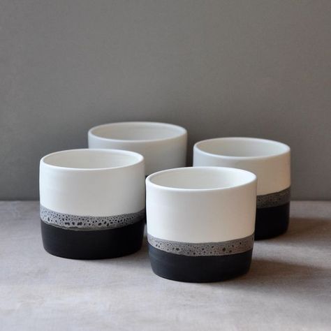 Black And White Glazed Pottery, Black And White Ceramics Pottery, Dark Ceramics, Simple Pottery Ideas, Black And White Pottery, Black Clay Pottery, Simple Ceramics, Keramik Design, White Pottery