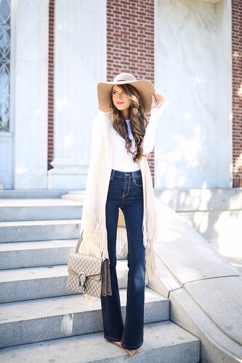 Flare Jeans With Sweater Outfit, Bell Bottom Jeans Outfit Fall, Flaired Jeans, Fall 2016 Outfits, Flare Jeans Outfit, Southern Curls And Pearls, Look Jean, Flared Denim, White Long Sleeve Tee