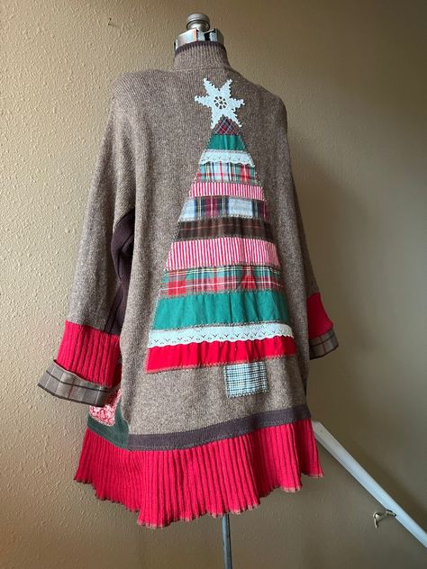 Upcycled Vintage Christmas Sweater Hand Appliqué Sweater Tunic - Etsy Upcycle Sweater Refashioning, Sweatshirt Refashion Remake, Christmas Sweatshirt Ideas, Diy Christmas Outfit, Flannel Shirt Refashion, Diy Christmas Shirts, Upcycled Christmas, Diy Clothes Accessories, Sweatshirt Makeover