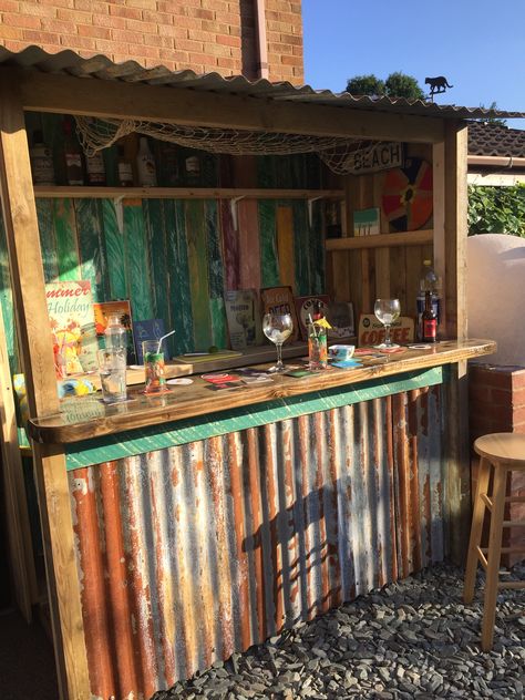 Rustic Outdoor Bar, Bar Outdoor Design, Tikki Bar, Rustic Coffee Shop, Garden Bar Shed, Bbq Shed, Wood Cafe, Rustic Cafe, Bar Shed