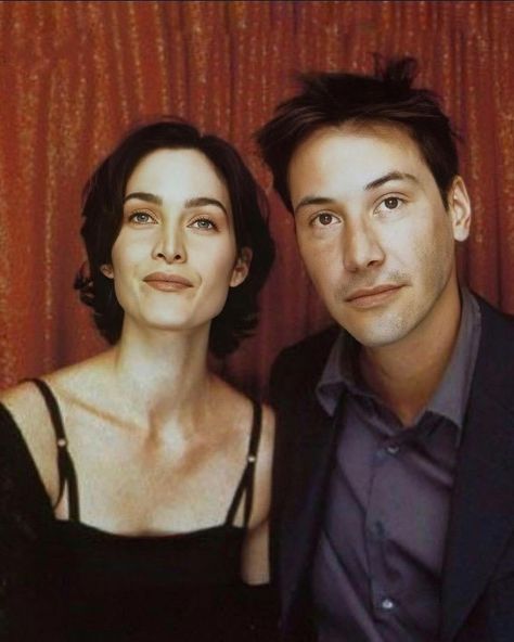 Keanu Reeves & Carrie-Anne Moss ✨ Trinity Neo, Keanu Reeves Matrix, Neo Matrix, The Matrix Movie, Geek Movies, Carrie Anne Moss, Chin Length Haircuts, Gym Couple, Matrix Hair