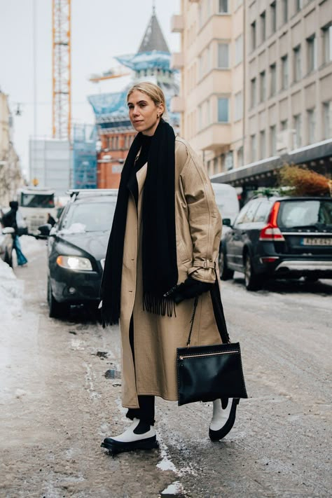 Stockholm Fashion Week Street Style: The Best Looks & Style To Steal | British Vogue White Chelsea Boots Outfit, Scandi Street Style, White Chelsea Boots, Women Street Fashion, Stockholm Fashion Week, Oversize Coat, Sweden Fashion, Swedish Street Style, Executive Fashion