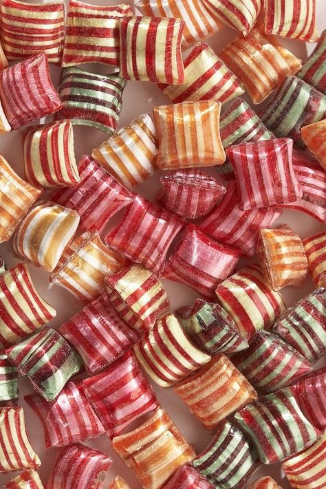 Ribbon candy beautiful #pintowinGifts & @Gifts.com Old School Candy, Old Candy, Nostalgic Candy, Old Fashioned Candy, Ribbon Candy, Retro Candy, Vintage Candy, Oldies But Goodies, Old Fashioned Christmas