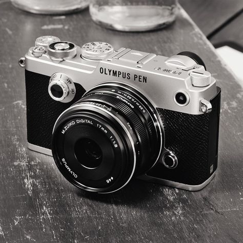 Olympus Pen F Vintage Cameras Photography, Film Camera Photography, Graphite Art, Vintage Film Camera, Best Digital Camera, Camera Aesthetic, Photo Class, Inside My Bag, Olympus Pen